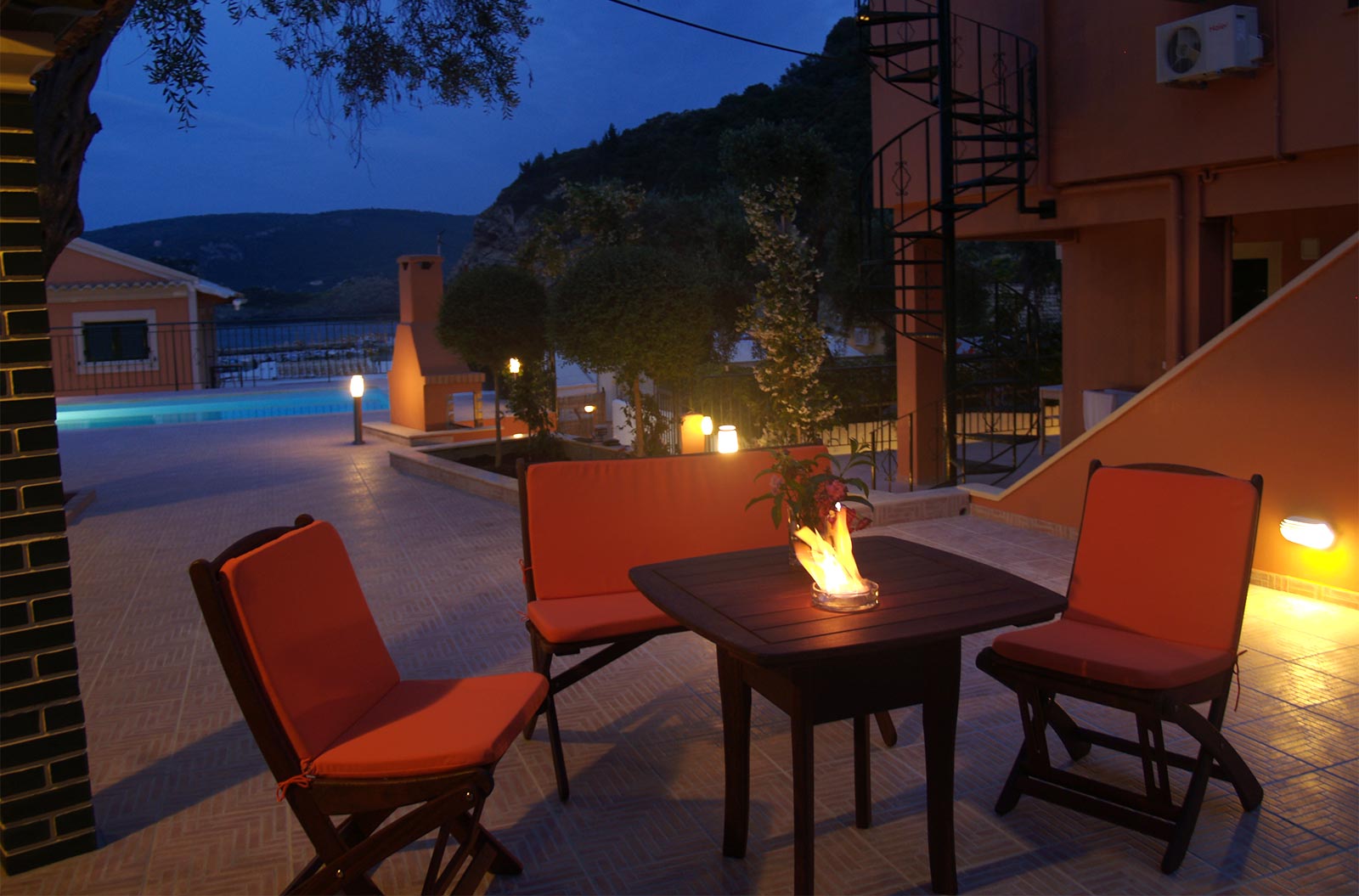Akis Apartments