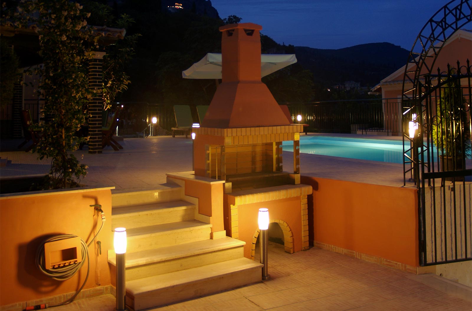Akis Apartments