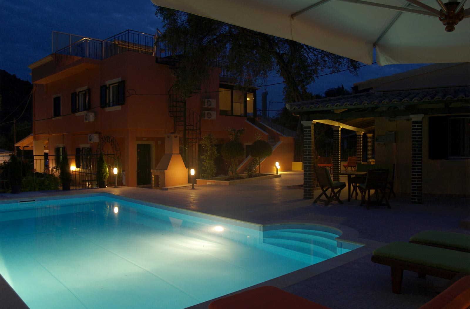 Akis Apartments